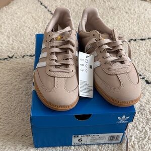 Brand new/ Adidas Samba OG Women's Sneakers - Beige and White